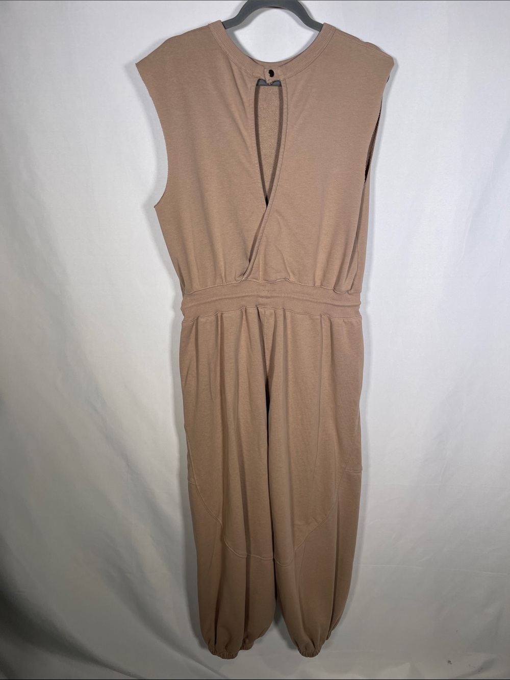ENTRO WOMENS BOUTIQUE ONE PIECE JUMPSUIT TAN SMALL OPEN BACK SLEEVELESS - Picture 4 of 6